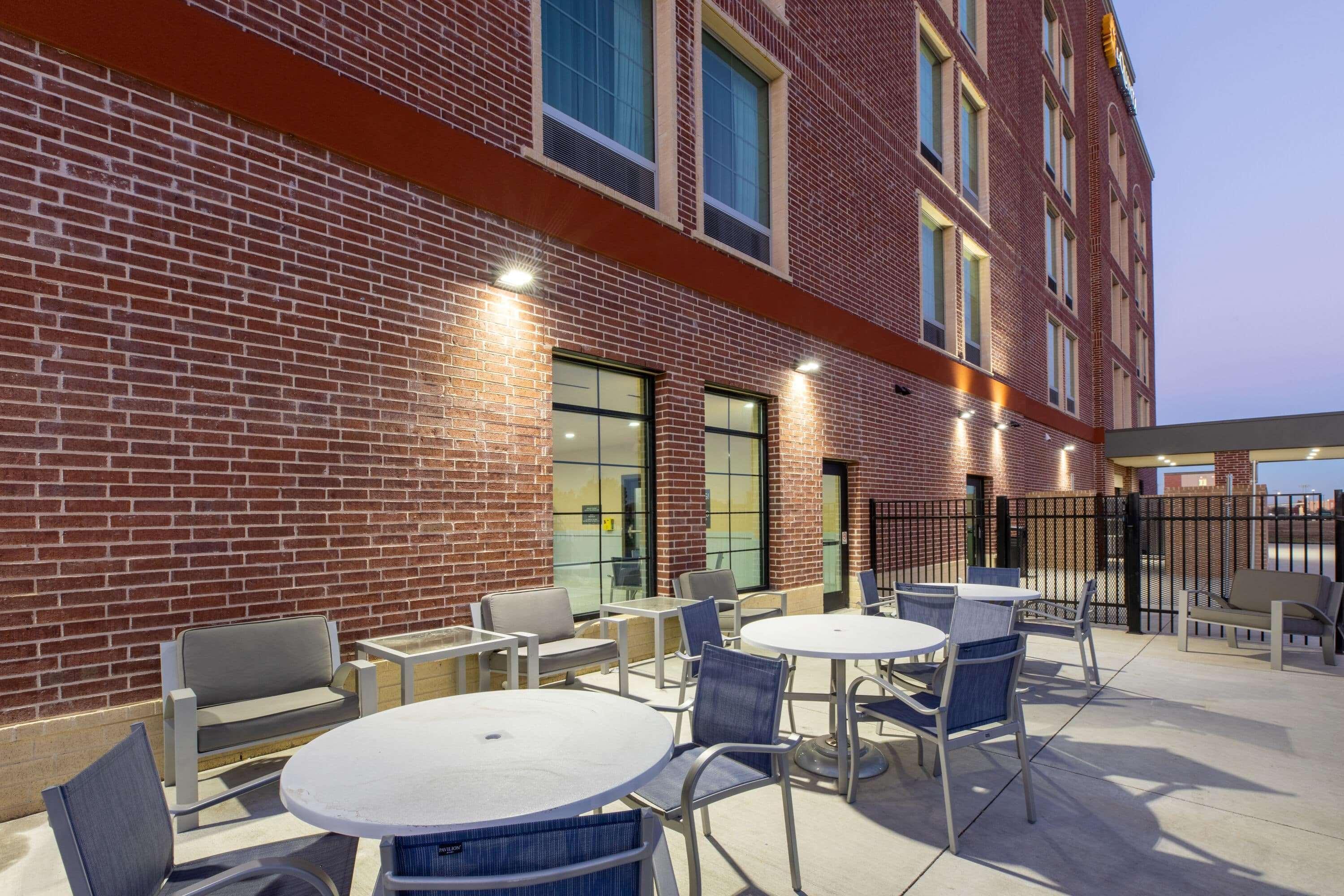 La Quinta Inn & Suites By Wyndham Dallas - Frisco Stadium Ngoại thất bức ảnh