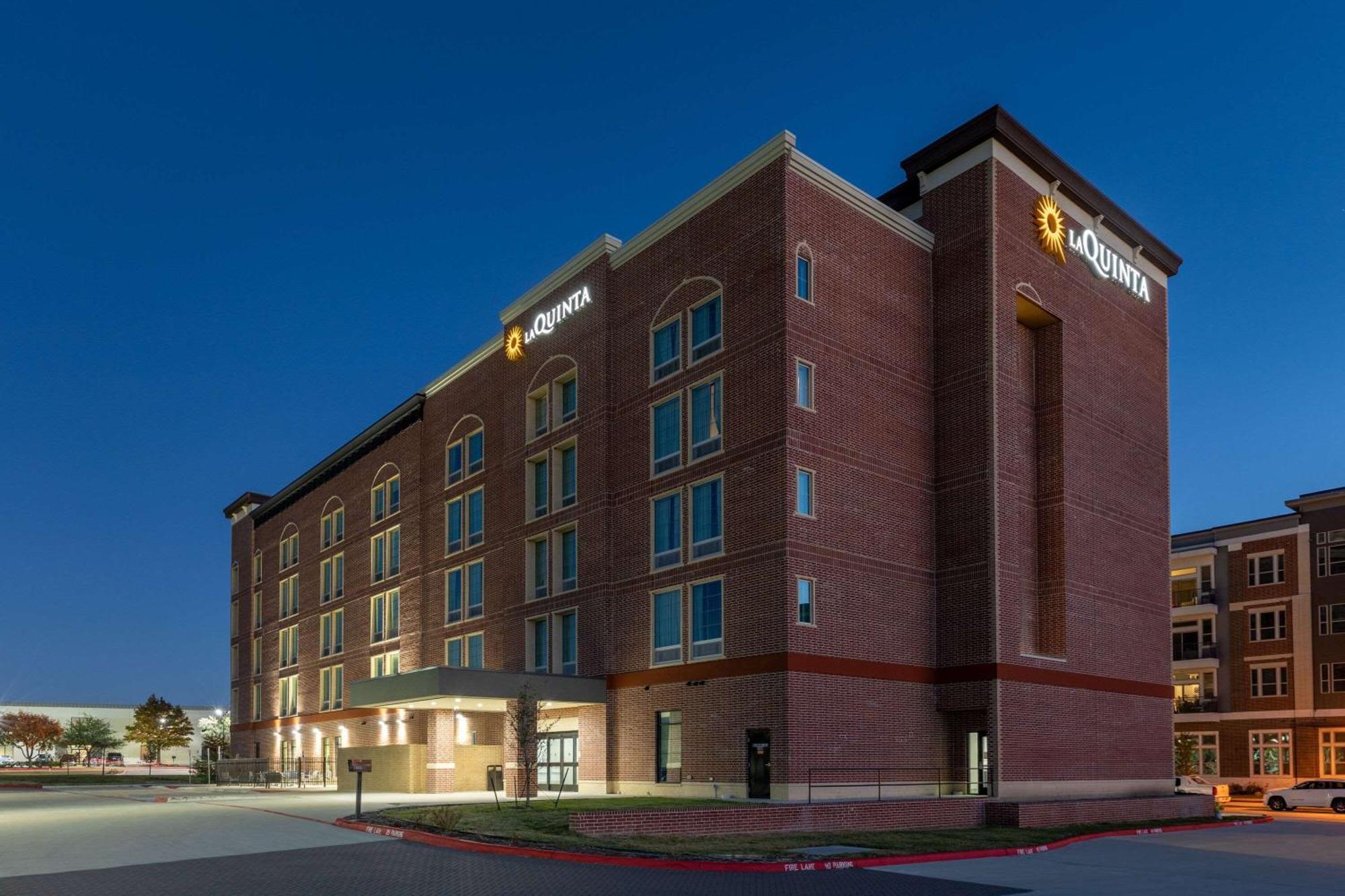 La Quinta Inn & Suites By Wyndham Dallas - Frisco Stadium Ngoại thất bức ảnh