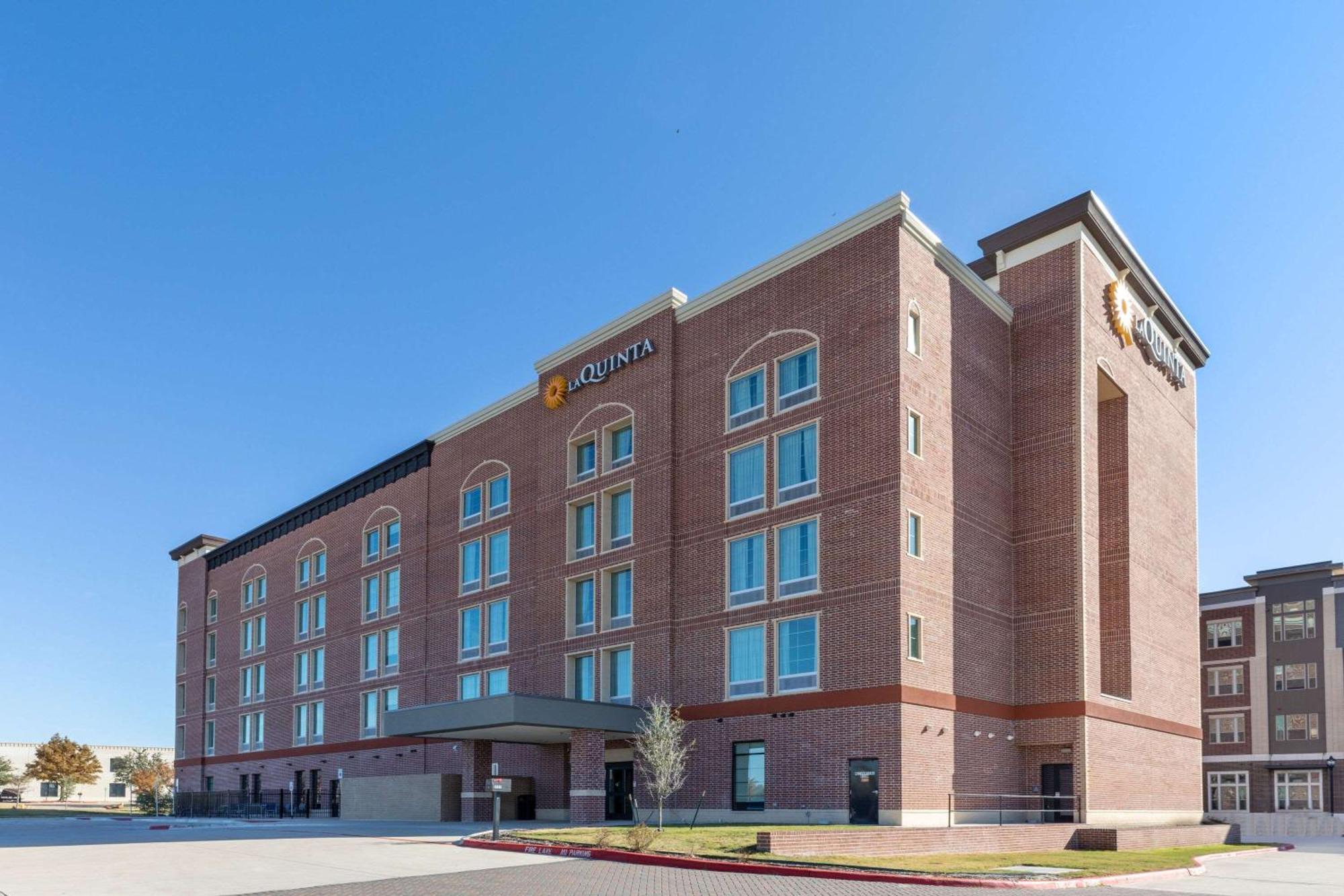 La Quinta Inn & Suites By Wyndham Dallas - Frisco Stadium Ngoại thất bức ảnh